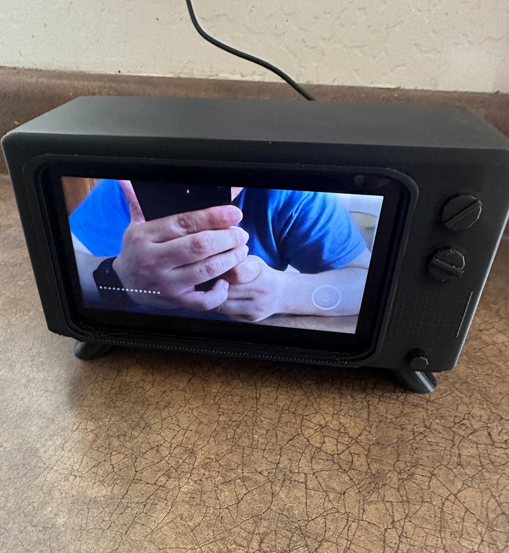Echo show 5 stand. Retro TV