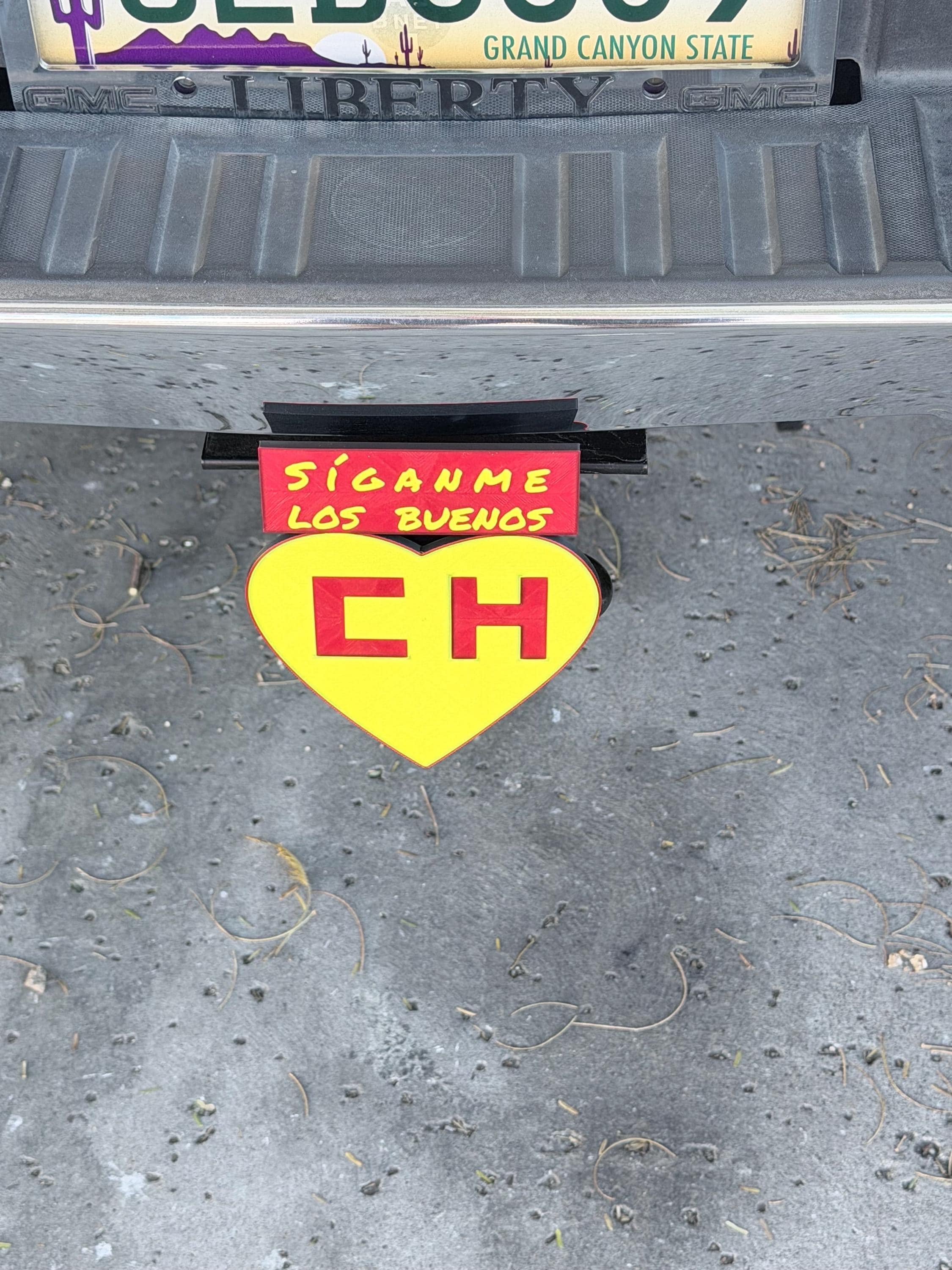 Trailer hitch cover inspired by El Chapulín Colorado